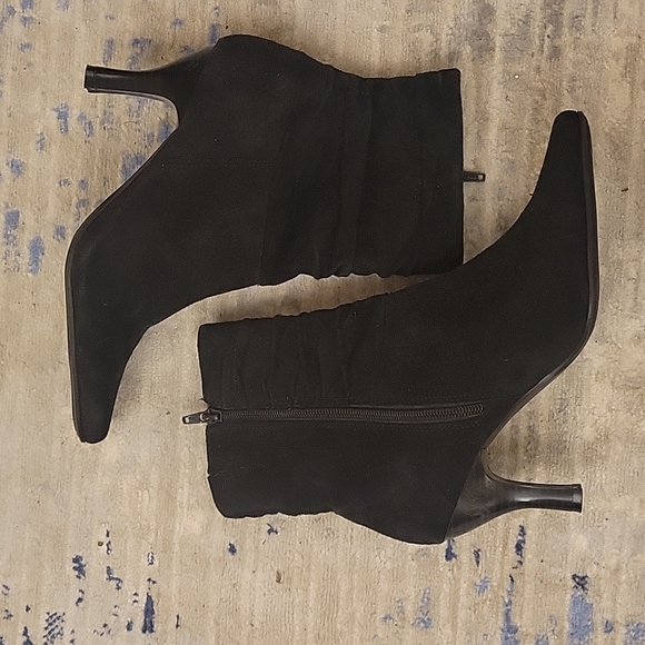 Black Suede Slouchy Ankle Boot, Kitten Heel, Size 7.5, EUC - Picture 5 of 5